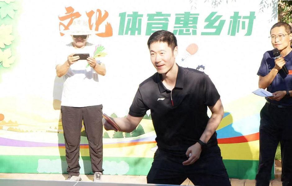深圳大学17岁削球小将魏璟茗2-1逆转世界第四蒯曼，多变旋转完全限制对...