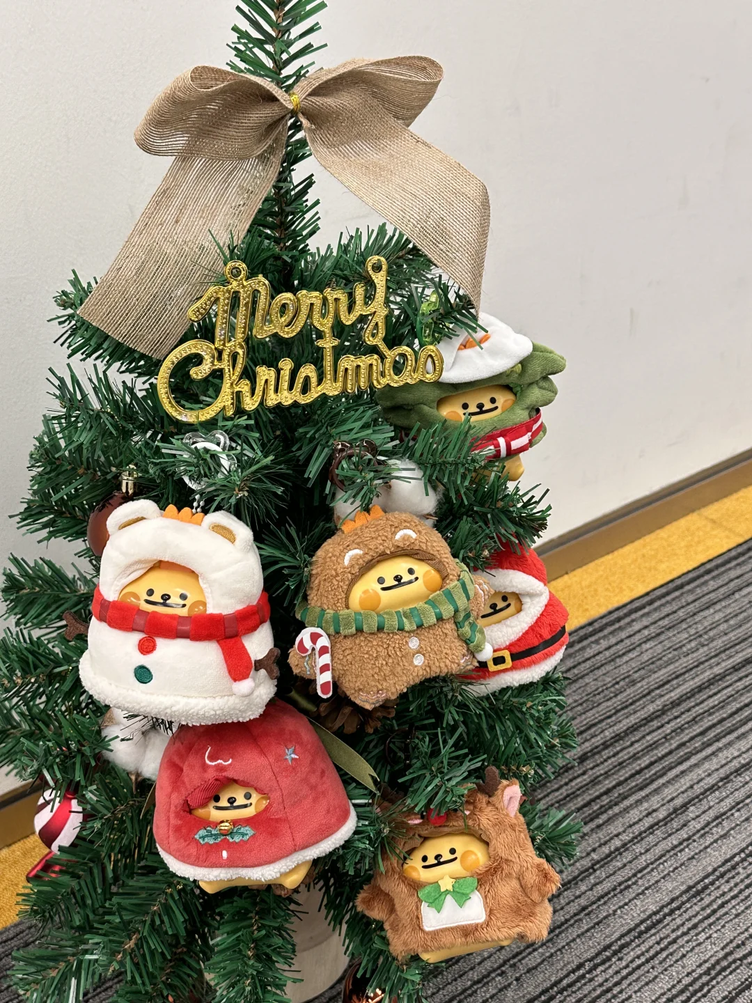 起猛了…！圣诞树🎄长满了小熊虫！