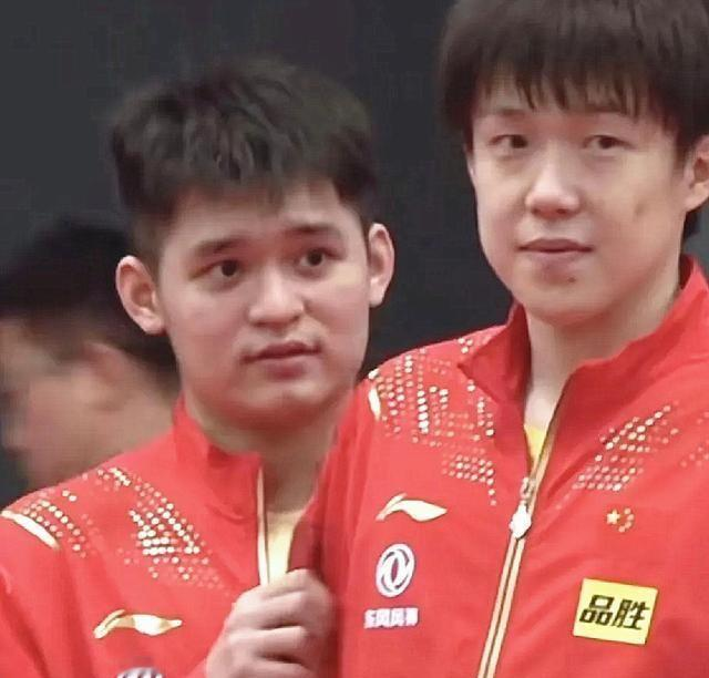 王楚钦弃赛后，中国男乒收获三大惊喜，拿下亚锦赛男团冠军，林诗栋周启豪发挥稳健，向鹏完成自我正名。

看到比分的那一刻，我愣了一下：3比0？这么干脆？

先把事情捋一遍，当地时间10月22日晚，也就是北京时间23日凌晨，2026年亚洲乒乓球锦标赛男团决赛在乌兹别克斯坦塔什干结束，周启豪、林诗栋、向鹏出