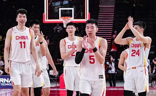 今日918，18:20亚运会男篮半决赛，中国男篮将对阵日本男篮！

据统计，中国男篮在最近五次与日本队的交手中，中国男篮3胜2负。

双方最近的一次交手，中国男篮世预赛主场以73-92不敌日本男篮。

#中国男篮918晚对阵日本男篮##杨毅直言男篮战日本绝非普通比赛##中国男篮近5次交手日本3胜2负# ​