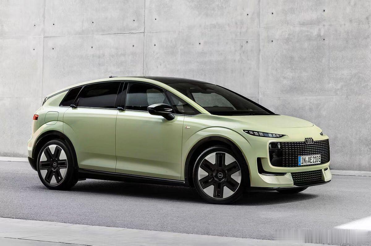 奥迪A2 e-tron
我跟万老师的审美发生了巨大分歧
我觉得丑，他觉得好看
大家觉得怎么养？
#奥迪# ​