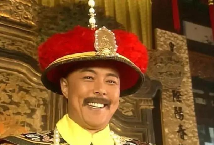 乾隆的17个儿子
 
永琪冲进火场时，背上已经燎起了火苗。几个太监慌忙扑打，他只顾把呛晕过去的乾隆帝背出来，直到出了殿门才踉跄倒下。太医诊治后说无大碍，只是背上留了疤。乾隆醒来，拉着他的手许久没说话。那之后，永琪的荣王府，赏赐便没断过。
 
附骨疽最初只是腿疼。永琪没当回事，照常骑马射猎。直到膝盖肿