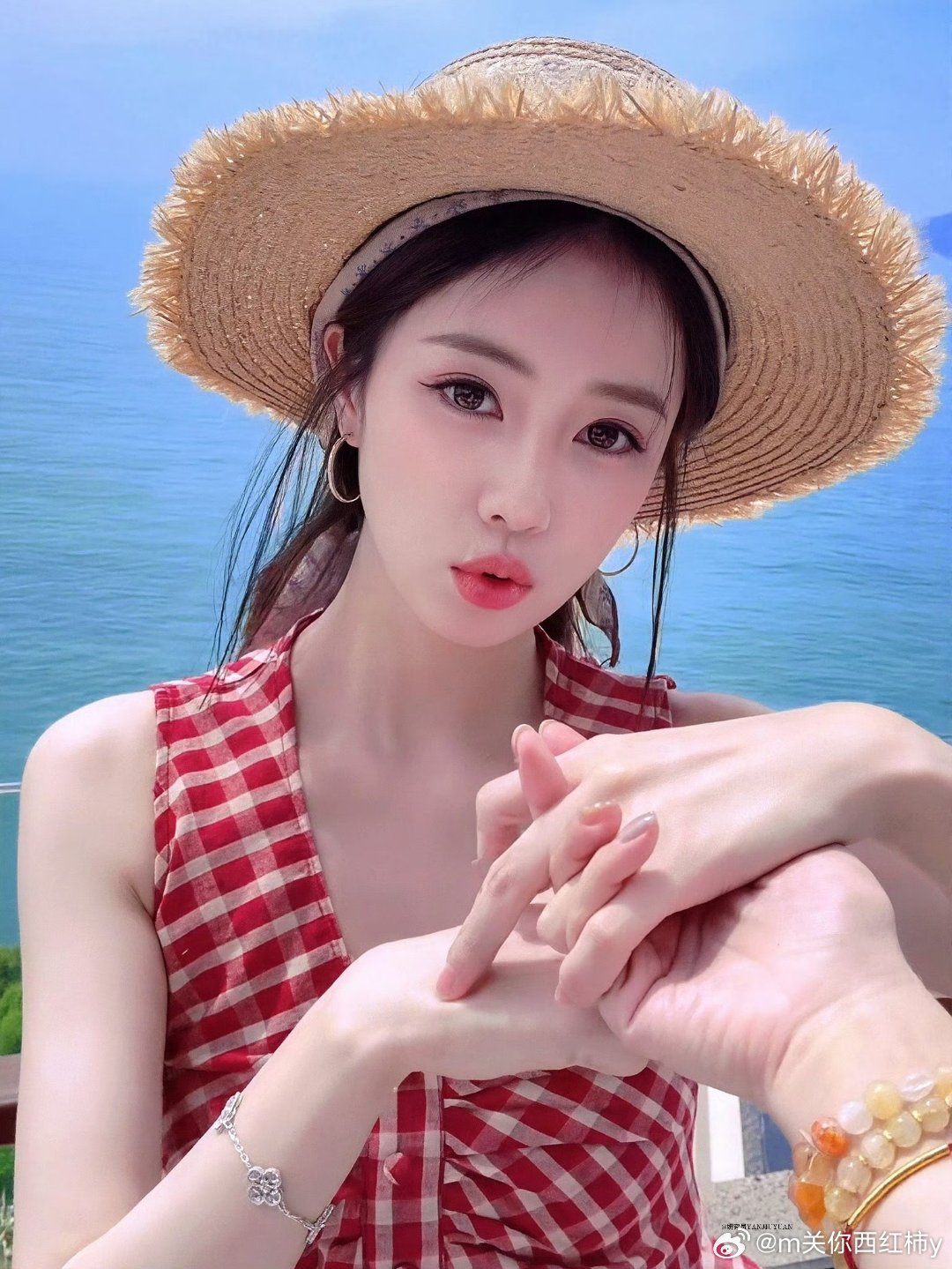 #白鹿[超话]#🍍#白鹿王韵娜# 🍍#2026暑期最热女性角色TOP30#
白鹿形象甜美演技灵动在诸多作品中表现亮眼无论是古装扮相的惊艳还是现代剧中的自然演绎都可圈可点不断突破自我未来演艺道路定有更多精彩值得期待 ​