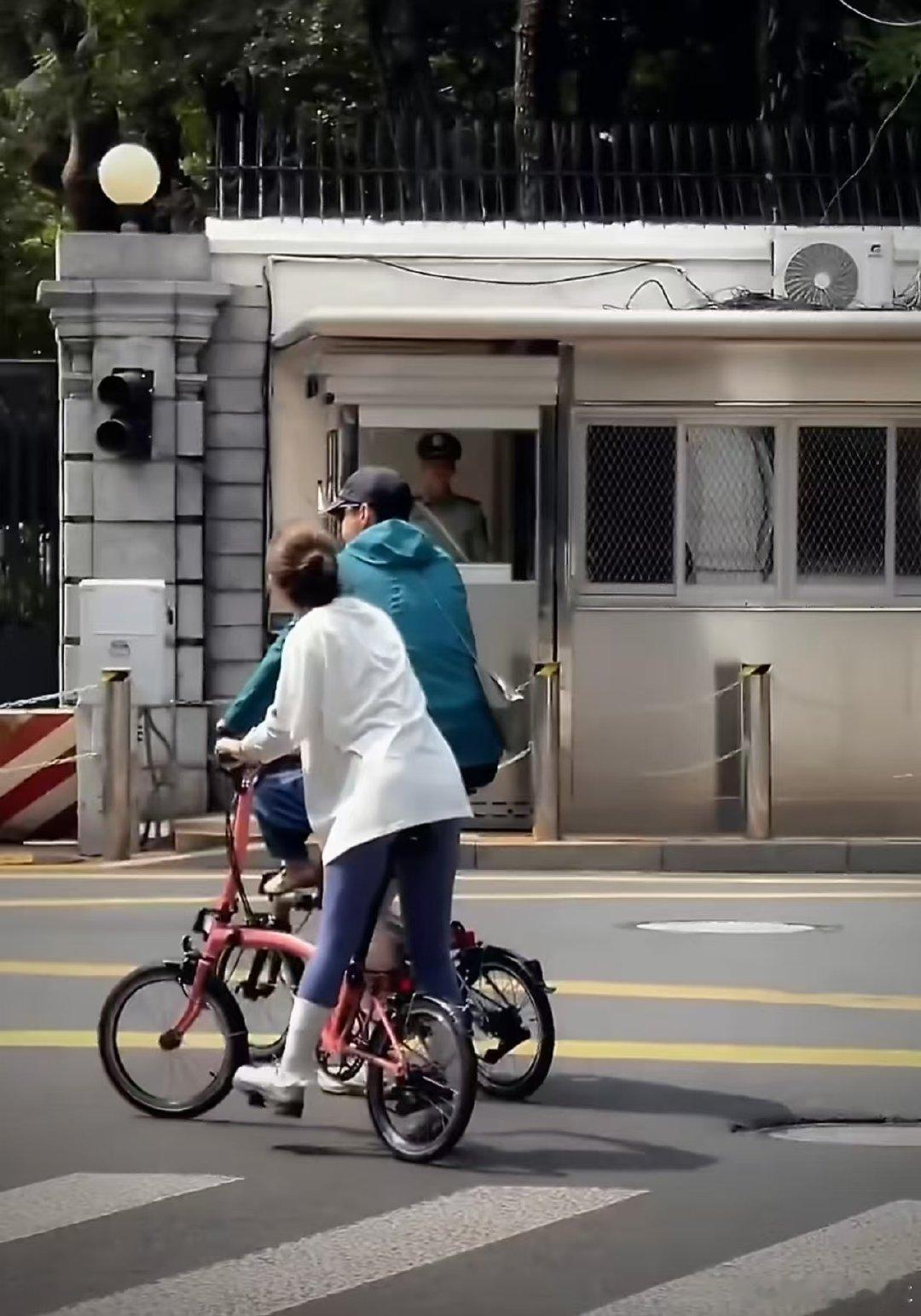 #胡歌黄曦宁在一起已经六年了#
有的时候你得相信，爱情是真的存在的呢！
你有遇到喜欢的人了吗？[不愧是你] ​