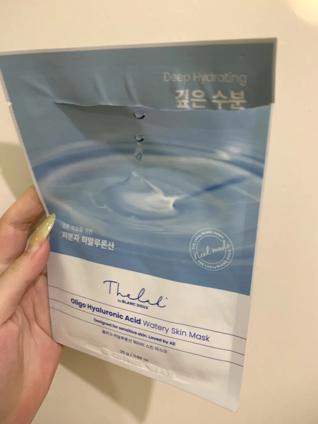 鬼面膜，第二天睡醒从垃圾桶捡起来拍照
