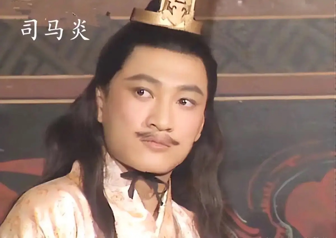 司马炎非常走运，他祖父司马懿、伯父司马师、父亲司马昭三人相继接力给他铺好了路，他毫不费力地就取得了天下，登基称帝了，天下来得容易，以至于他后来不思进取，大肆享乐，因选错了继承人，很快又丢了基业，而且后代死得很惨！

司马炎称帝后，又灭了吴国，搜罗天下美女，导致他后宫美女如云，多达一万多人，以至于他每