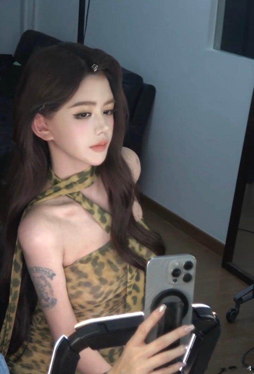 大瓜来袭！曝韩安冉新男友和她在一起只为流量，拿感情当做博取热度的筹码，网友议论纷纷#曝新男友和韩安冉在一起只为流量##韩安冉新男友为流量谈恋爱# ​