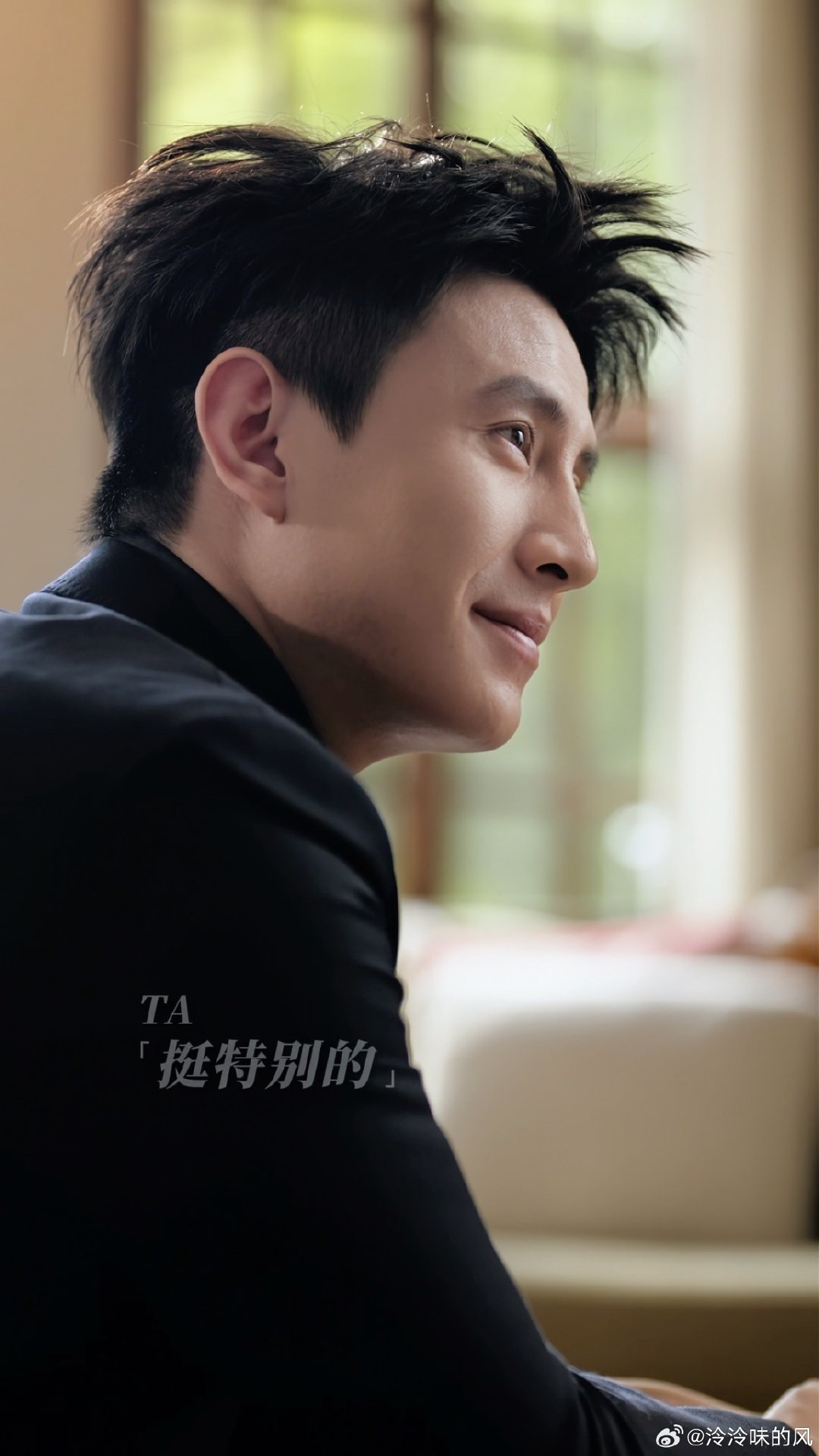 #演员刘萧旭[超话]# 💚#刘萧旭#   不是第一次被他的商务短片惊艳，每一支都好好看，画面和气质适配度满分，看得好舒服。
今晚直播见​