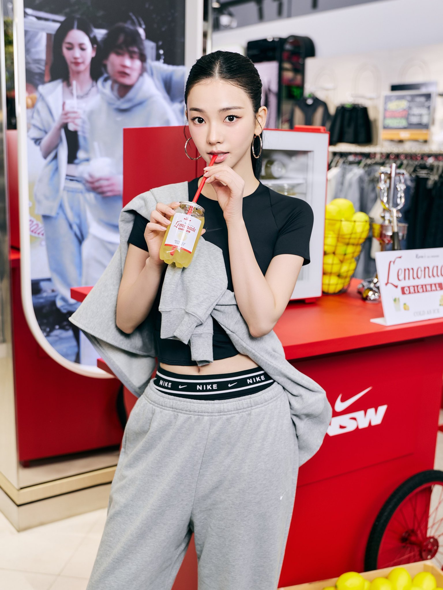 #aespa[超话]# 💙🌙⭐️🦋 #aespa夏日特调# 
260903【图片】更新#柳智敏[超话]#相关

karina × nike

资̀源̀：窝窝
＊┄┅┄┅┄┅┄┅┄┅┄┅┄┅┄┅┄＊
🌸日专🔗合集：
📚小吒安利手册：
🌋aespa舞台合集：
长期招 ​