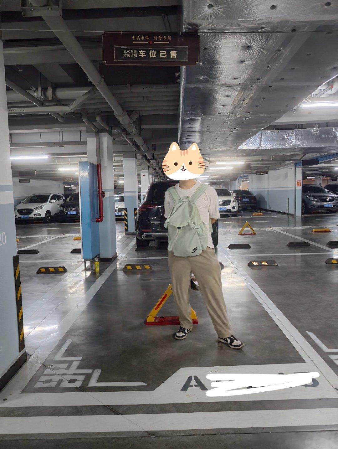 恭喜我！喜提爱车（位）！！！
哈哈哈哈哈哈哈怎么比买房子还开心
Wtl说 不知道的还以为我提了后面的GLE嘞哈哈哈哈哈 ​