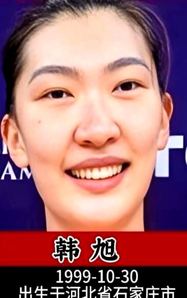 2米05的韩旭在篮下肉搏，1米70的李缘在三分线外倒地飞扑。

场上十个姑娘，根本没有配角。当韩旭和2米01的李月汝死死卡住禁区时，李缘、王思雨和杨舒予正借着速度撕咬对手防线，穿针引线。

绝杀和比分牌背后，全是带血的创可贴和肿胀的膝盖。她们登场只干一件事：把自己的位置榨干到极致，死磕到底。

身高