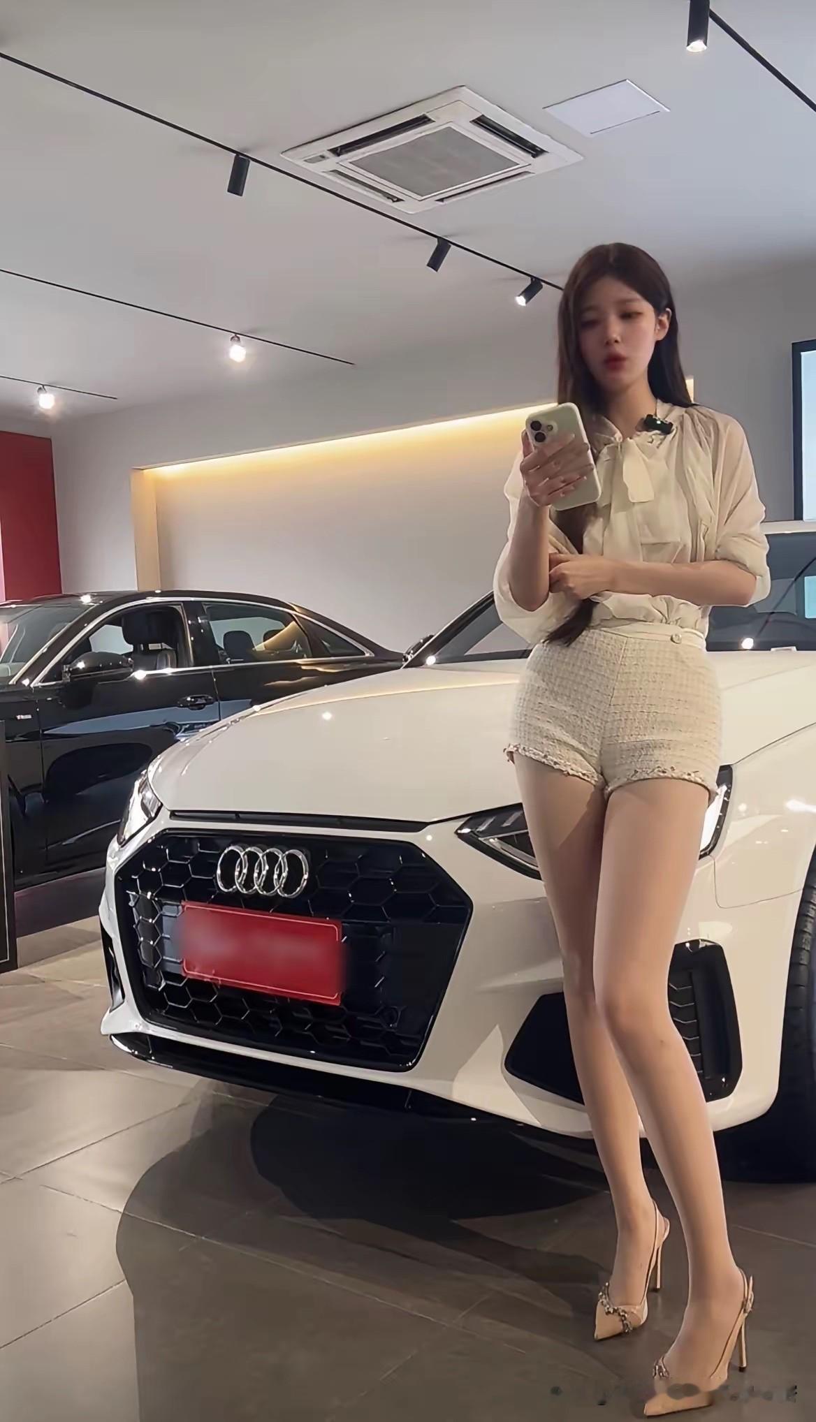 奥迪降价太凶残，A4直接不到20万就拿下，这你受得了吗。
新能源对油车的冲击影响还在继续，加上油费又大涨，油车价格会进一步降低。
到时候如果换车，你是想换油车，还是新能源？