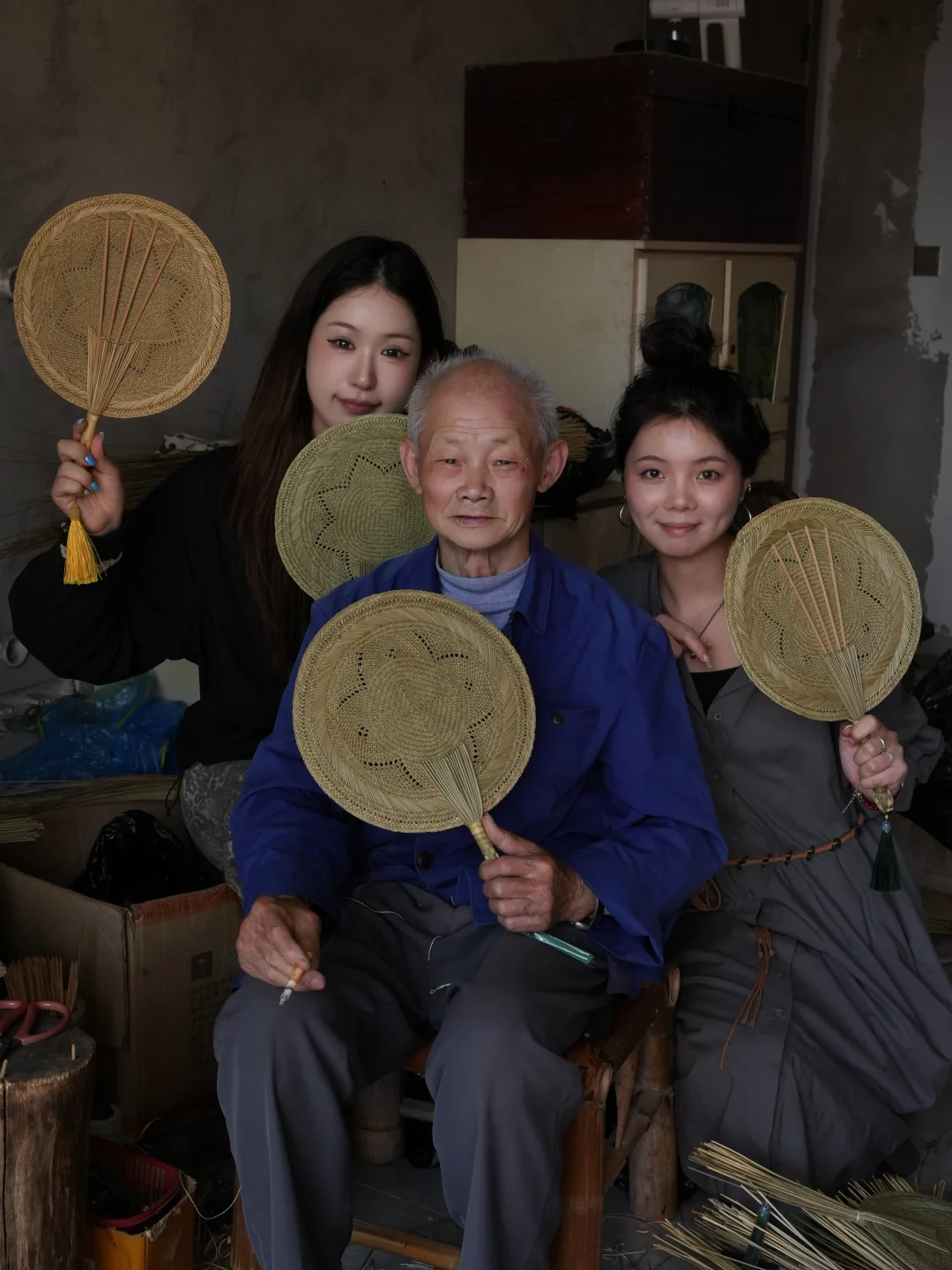 如果不是年轻人，这把扇子只能藏在这里