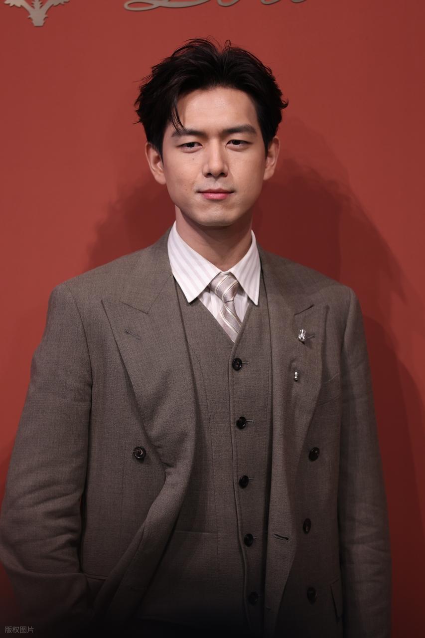 李现、李一桐二搭演民国骗局，CP感能否超越《剑王朝》？