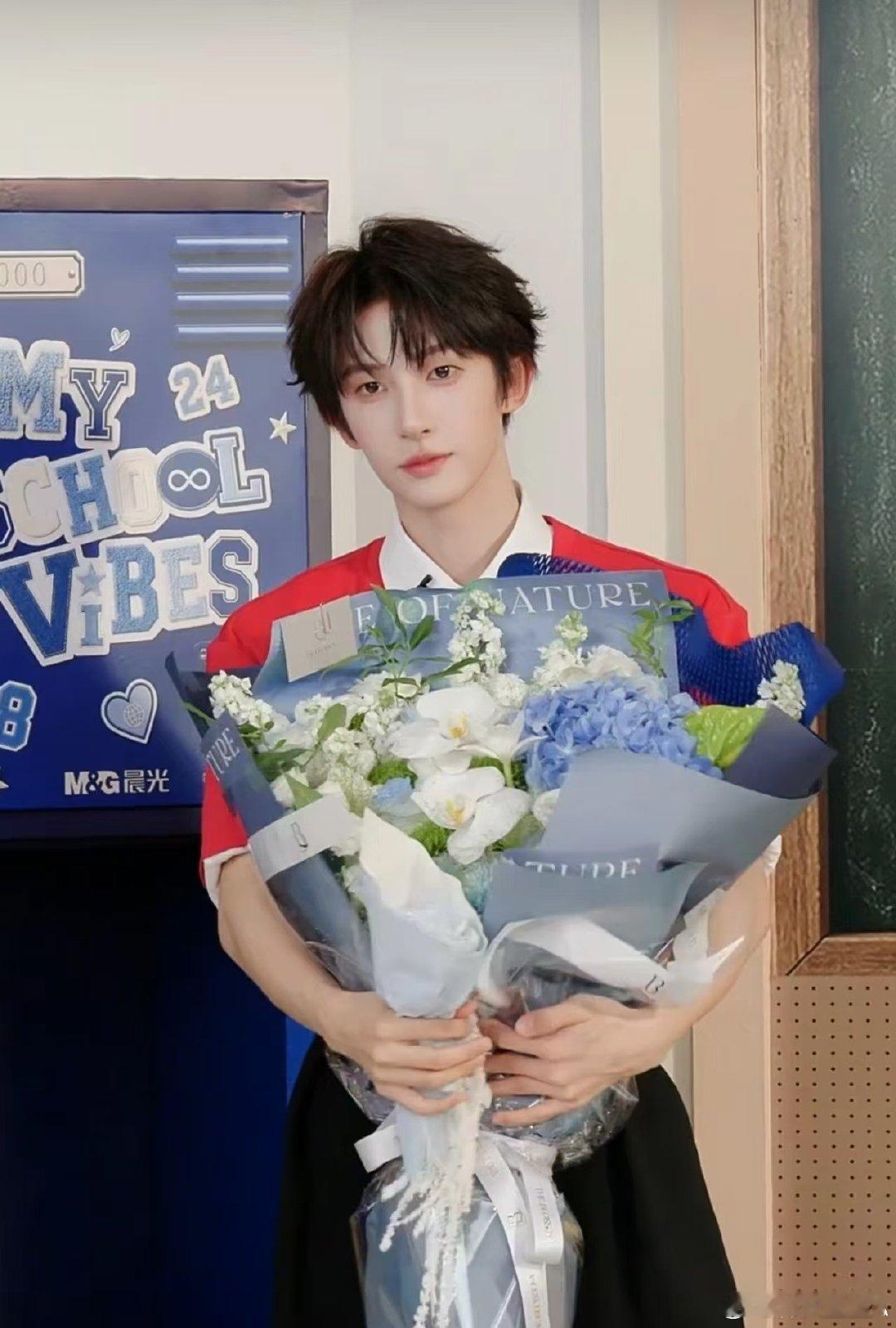 #刘宇[超话]# 不想开学😭 ​