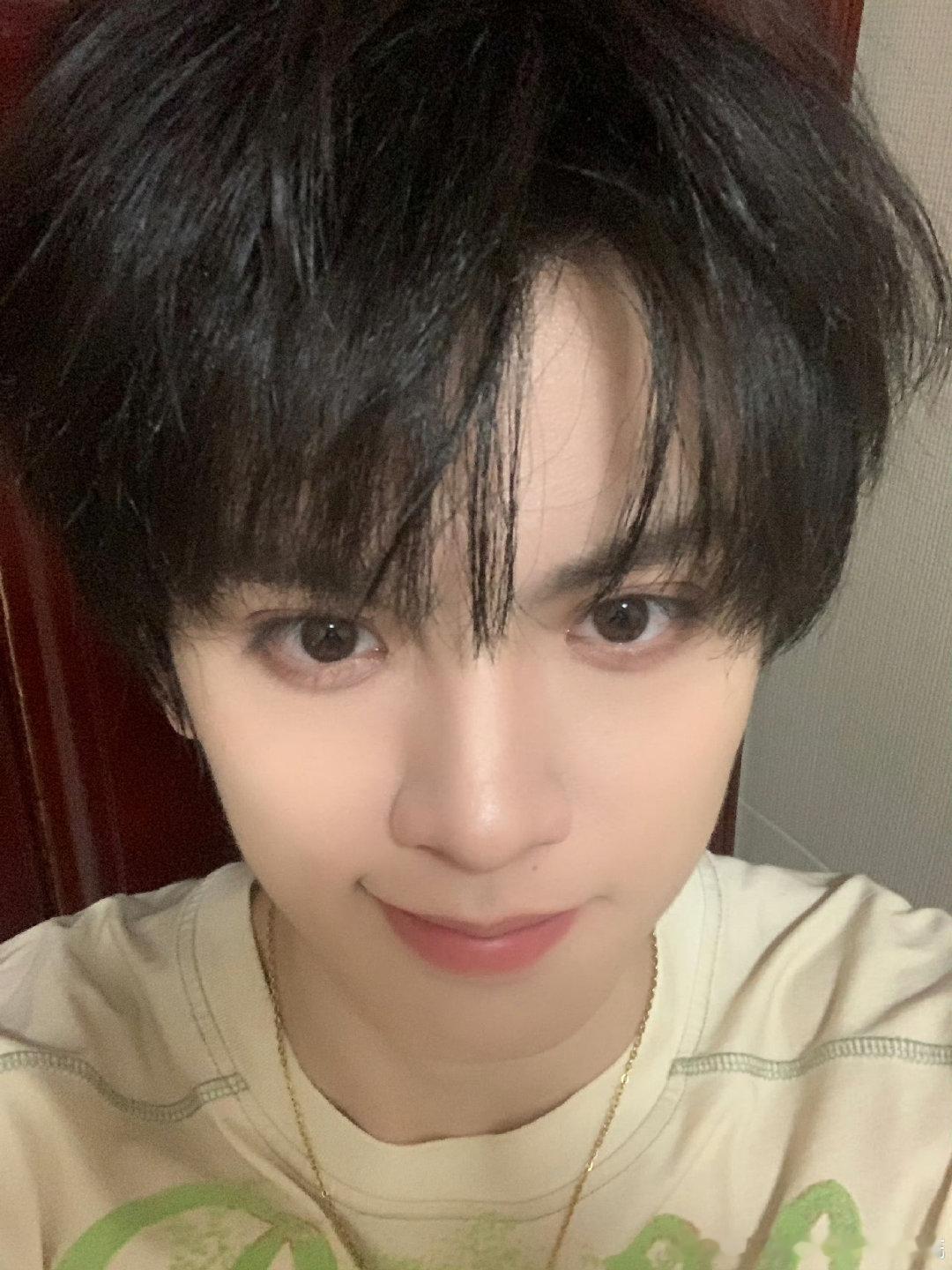#左航ZH[超话]#  💙#加点zuo料#[打call]#左航百事可乐代言人#

“爱没有定义，但你是唯一”
 Love has no definition, but you are the only one

​