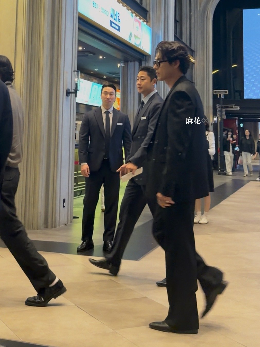 太帅了吧今天啊啊啊啊啊啊啊
话音未落呢又走出来了
玄彬帅疯了….. ​