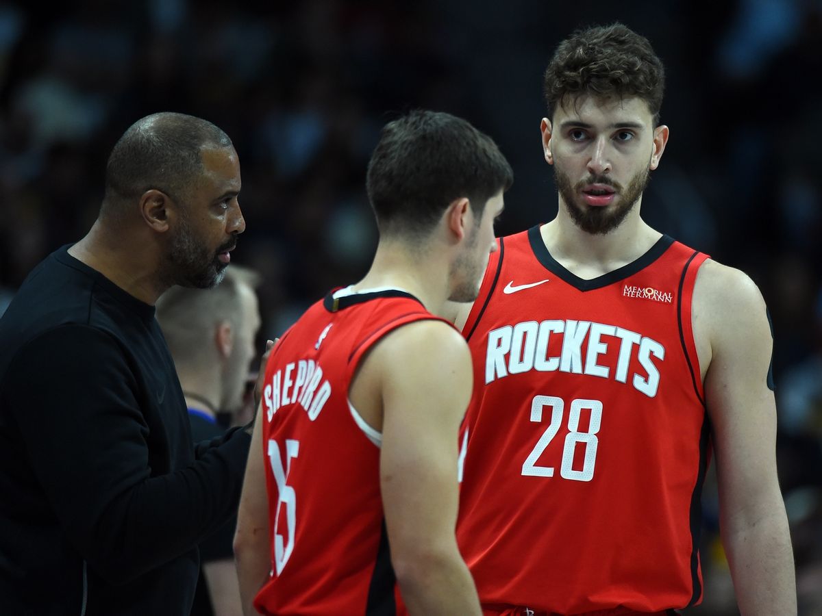 领先6分，最后26秒，火箭队被翻盘了。 你问怎么做到的？简单：以为稳了...