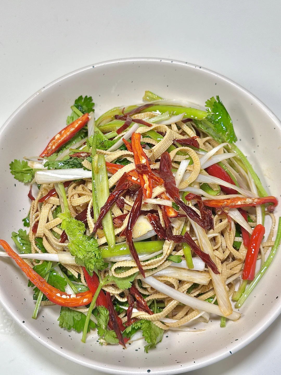 来盘炝拌豆腐丝 ！清爽又解腻！