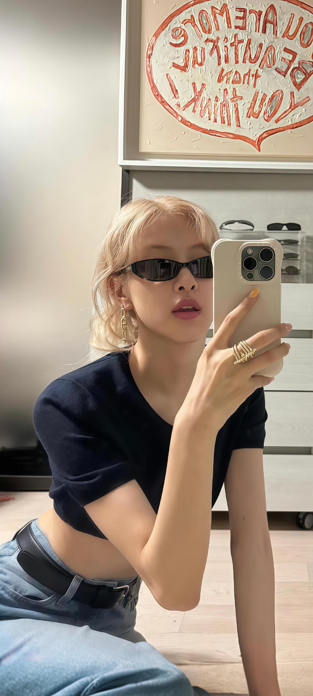 #ROSÉ[超话]##朴彩英唯一主唱#pcy #朴彩英kpop三奢女帝##朴彩英# 
你在舞台绽放精彩，我在生活中慢慢变得优秀 ​