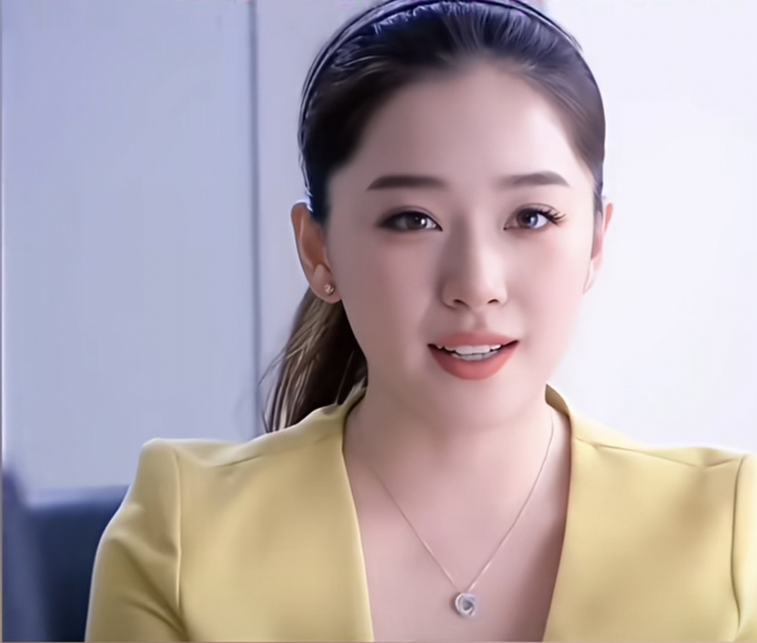 阚清子和纪凌尘的姐弟恋当年备受大众关注，她满心期待能够结婚，对方却始终不愿给出承诺。多年陪伴最后换来分手，那句“你喜欢大海，我爱过你”成为网络热梗。

这段感情带给她很深的情绪内耗，加上原生家庭的影响，分手后她陷入焦虑失眠，承受着铺天盖地的网络议论。之后她把重心放到事业，慢慢抚平内心伤痛，结识圈外丈