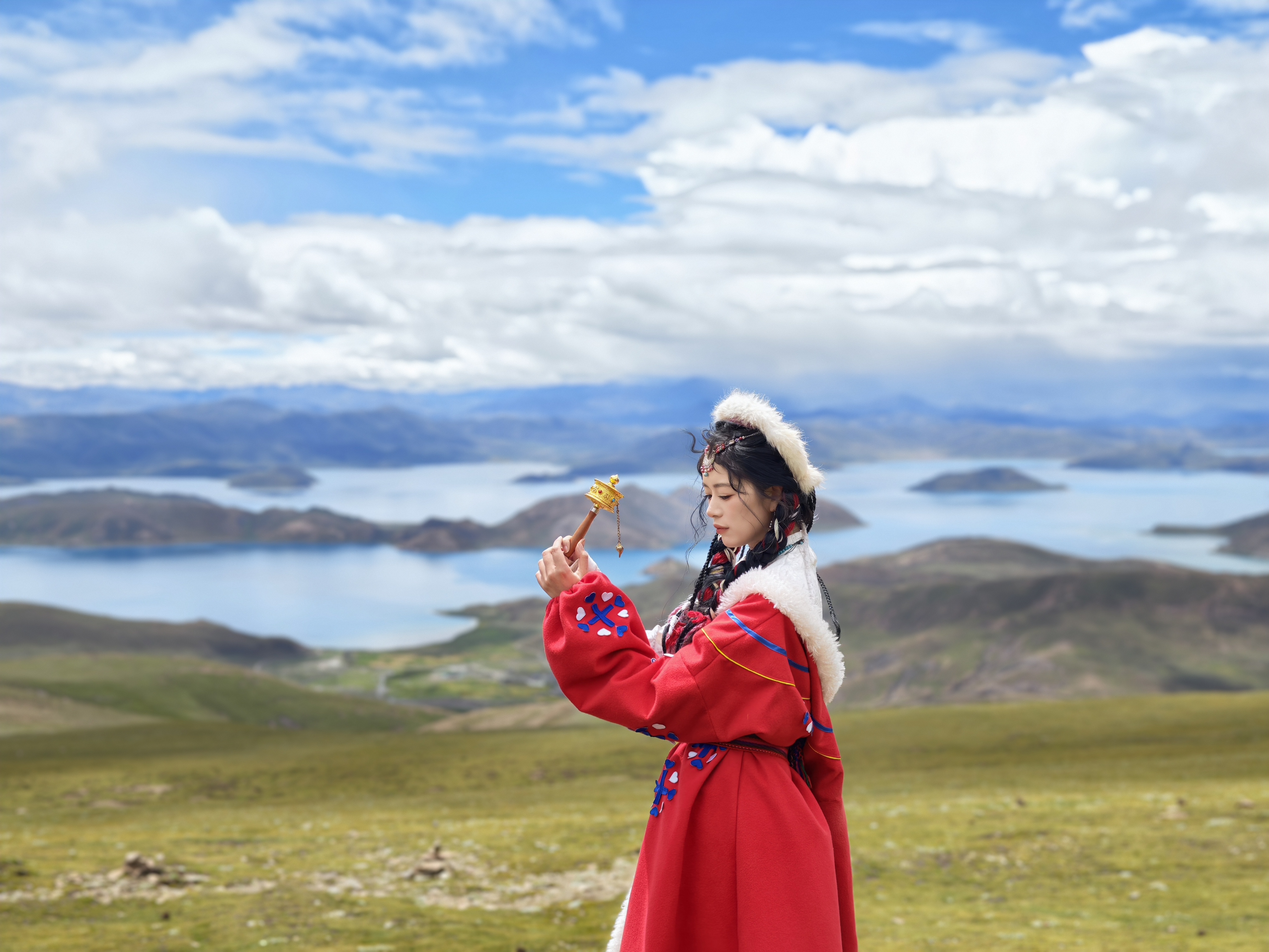 最有种的女人，开着理想L7直接冲上海拔5180米的羊卓雍措。

买的氧气瓶一瓶没用上～

照片是用vivo X300 ultra拍的，直接原图直出超出片！  ​