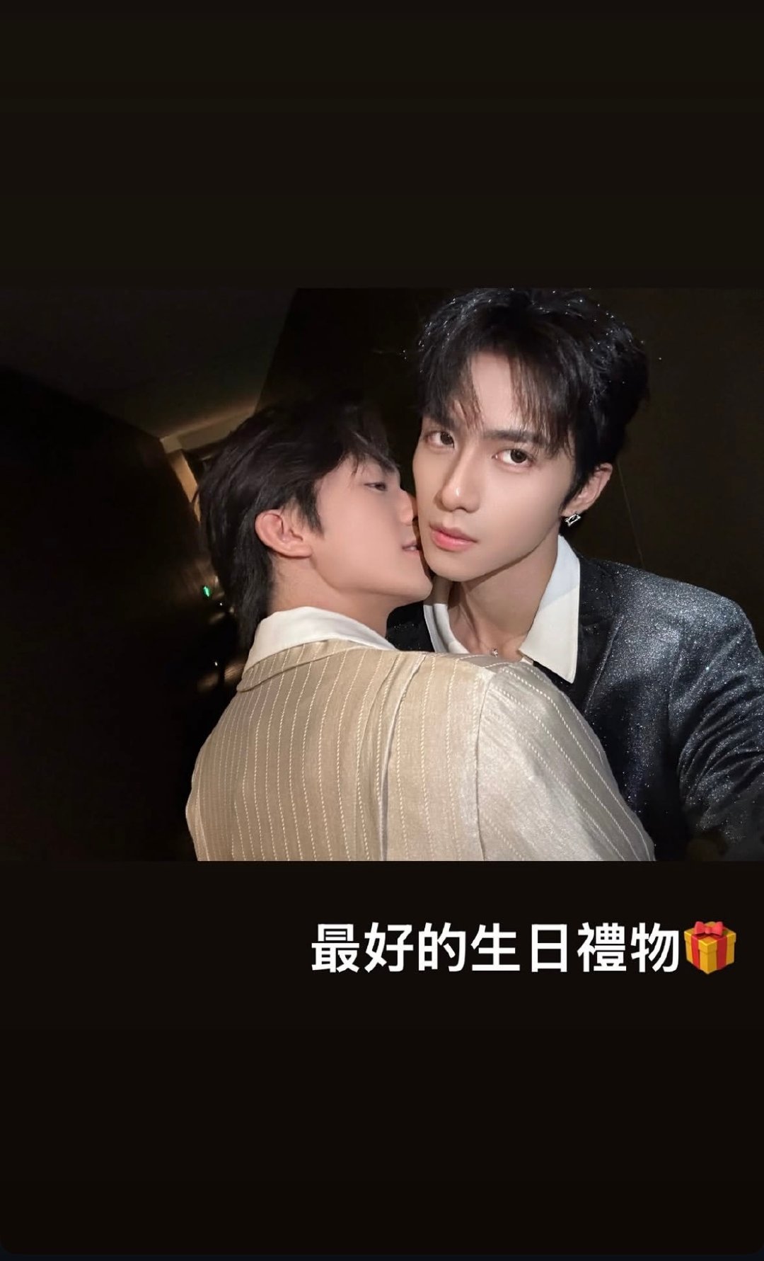 哎呀放心 没事的 你听我的 你就嗑吧 先嗑 什么叫假冒伪劣产品 这不是 你先尝尝就知道了 好嗑的这是 嗑不坏你 嗑坏了我赔 根本你就不懂你就 ​