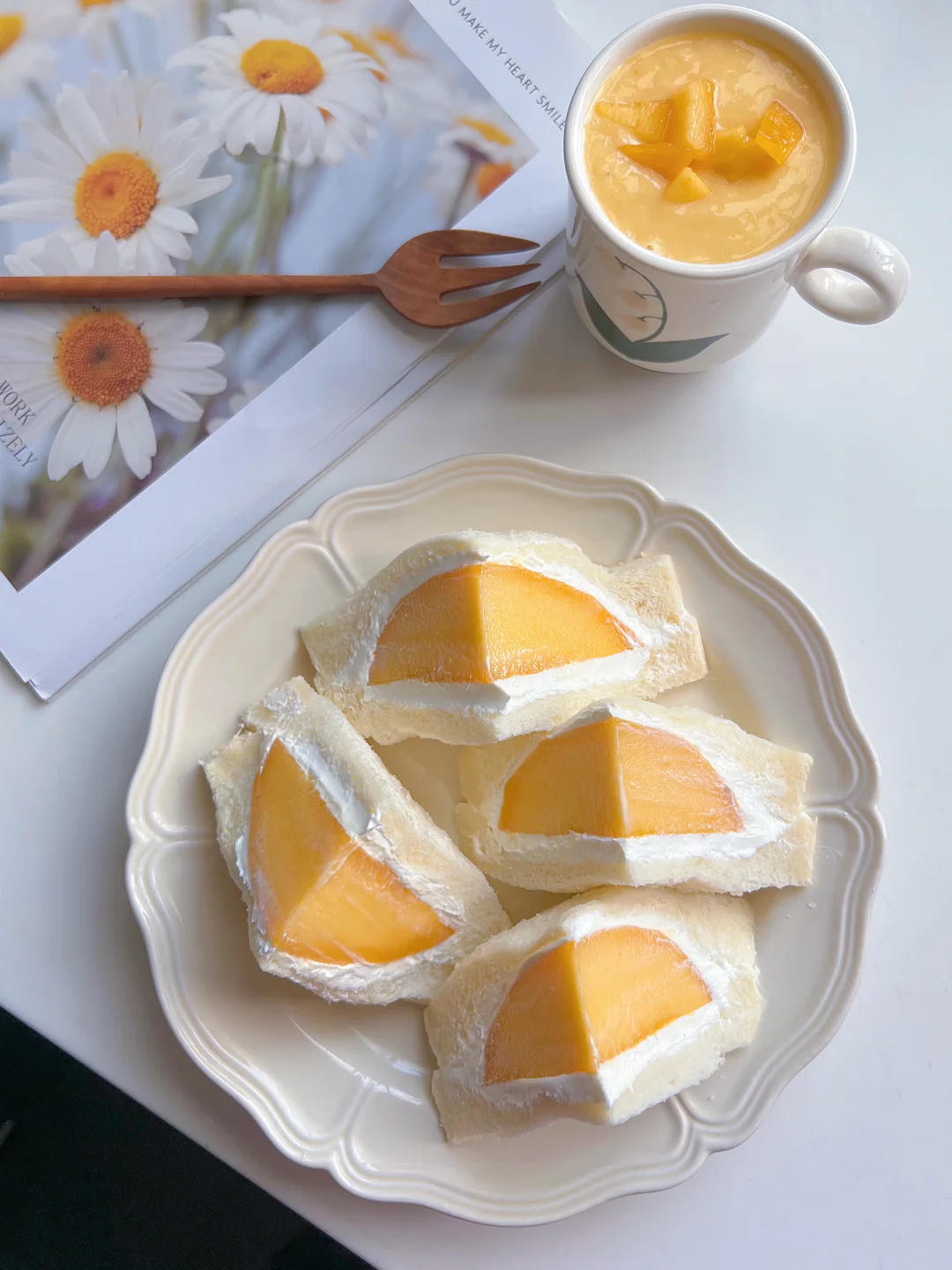 我家的夏日凉方｜一口爆汁芒果酸奶三明治