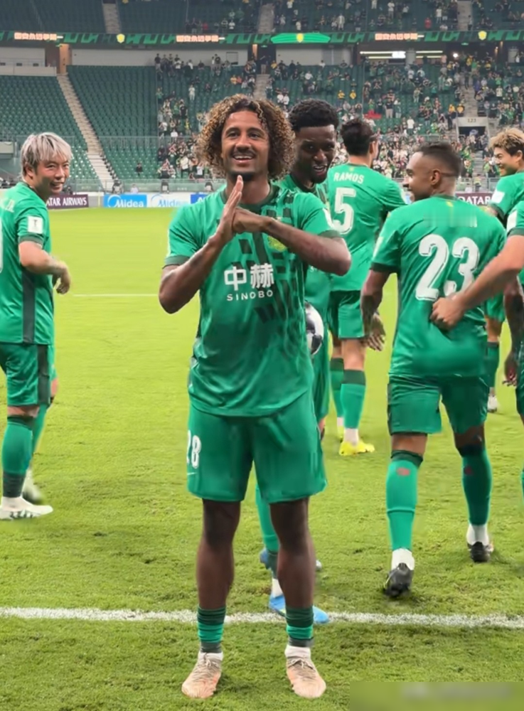 浦项主帅输球后第一句话，就把锅甩给了K联赛赛程。他说赛程太紧，自己主动轮换了很多人。言外之意：我没上主力，输了不算数。
可北京国安这边，法比奥、孔特压根没进名单。新来的沙德拉克、杜齐亚克，首秀一人一个，3-1直接带走。
一边轮换是借口，一边轮换是实力。
9月15日工体那晚，国安用一套残阵打出了