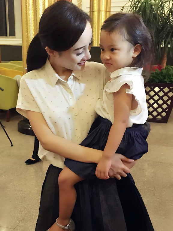 李小璐甜馨｜比流言蜚语先来的是妈妈的爱