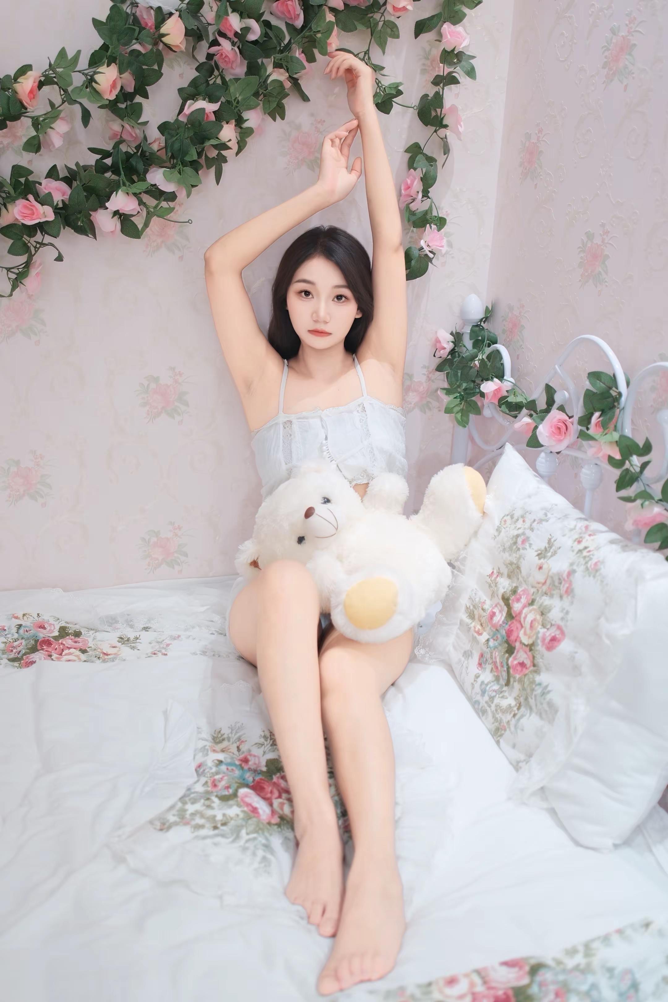 纯欲性感天花板。