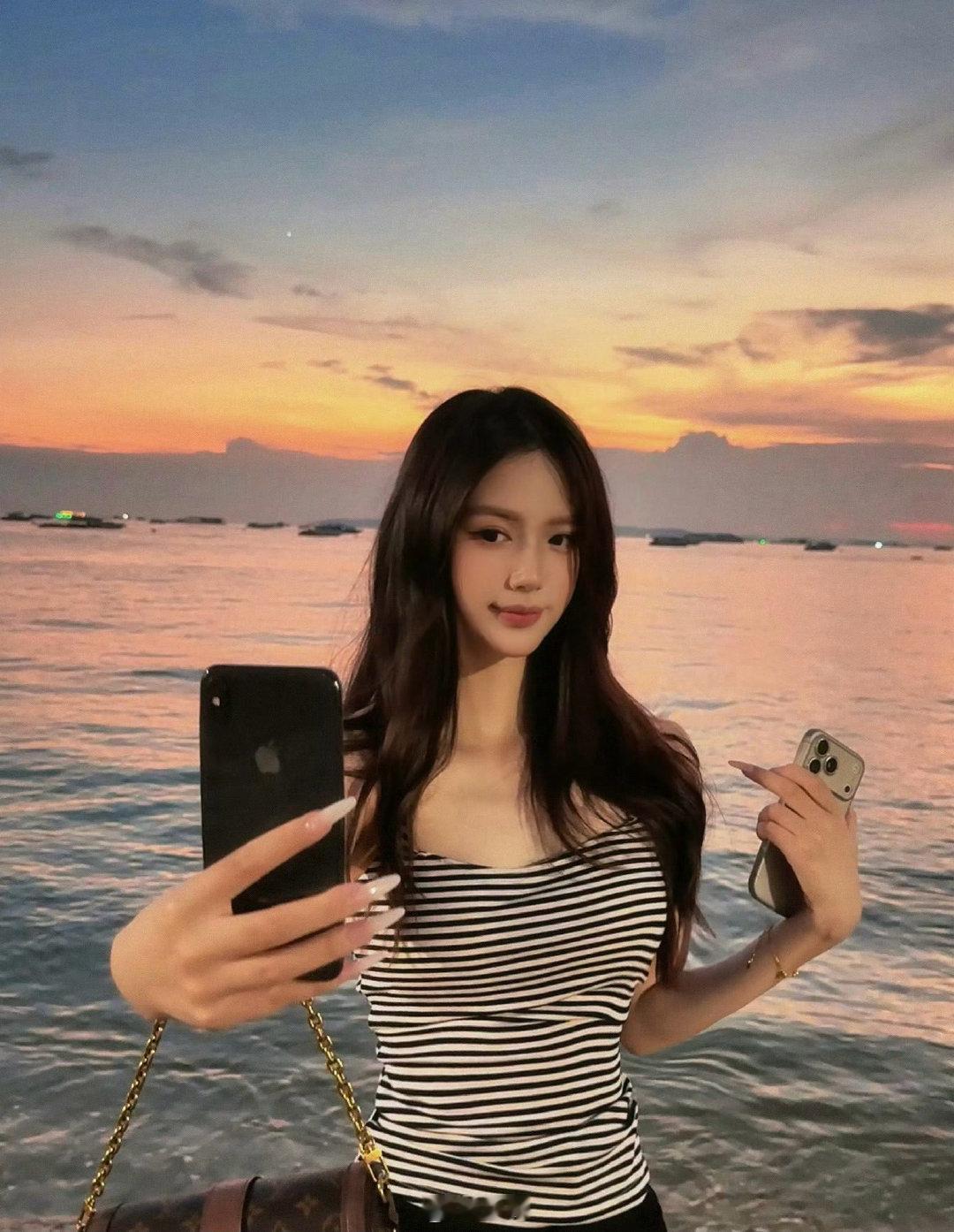 很多人买了新款iPhone之后也还是一直在玩自己的旧款iPhone，新款iPhone都闲置了！ ​