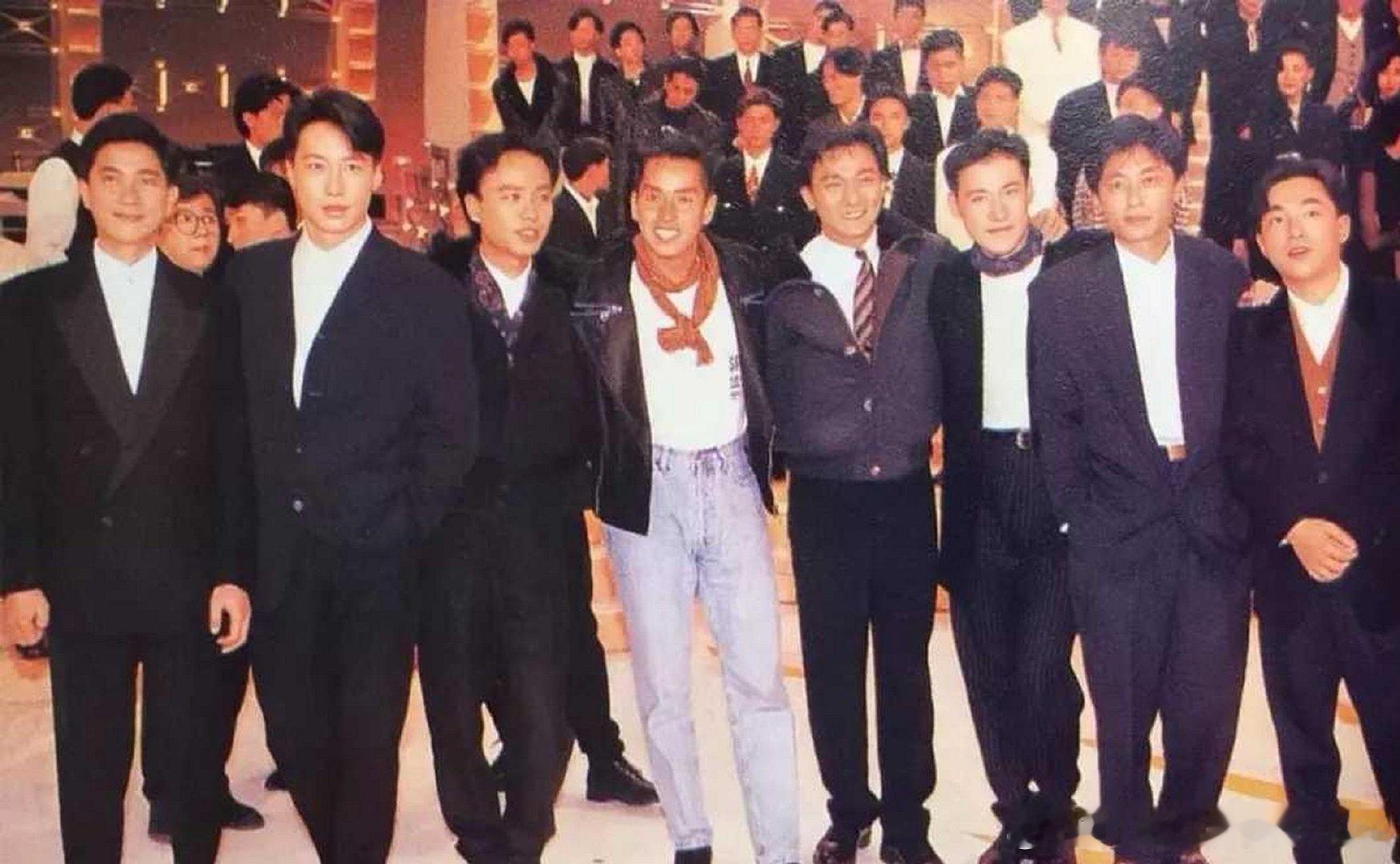 #老照片[超话]#  九十年代 刘德华 黎明 张学友 谭咏麟等人珍贵合影 ​