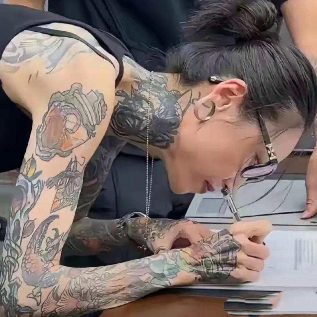 这么美的美女，这纹身可惜了[捂脸]