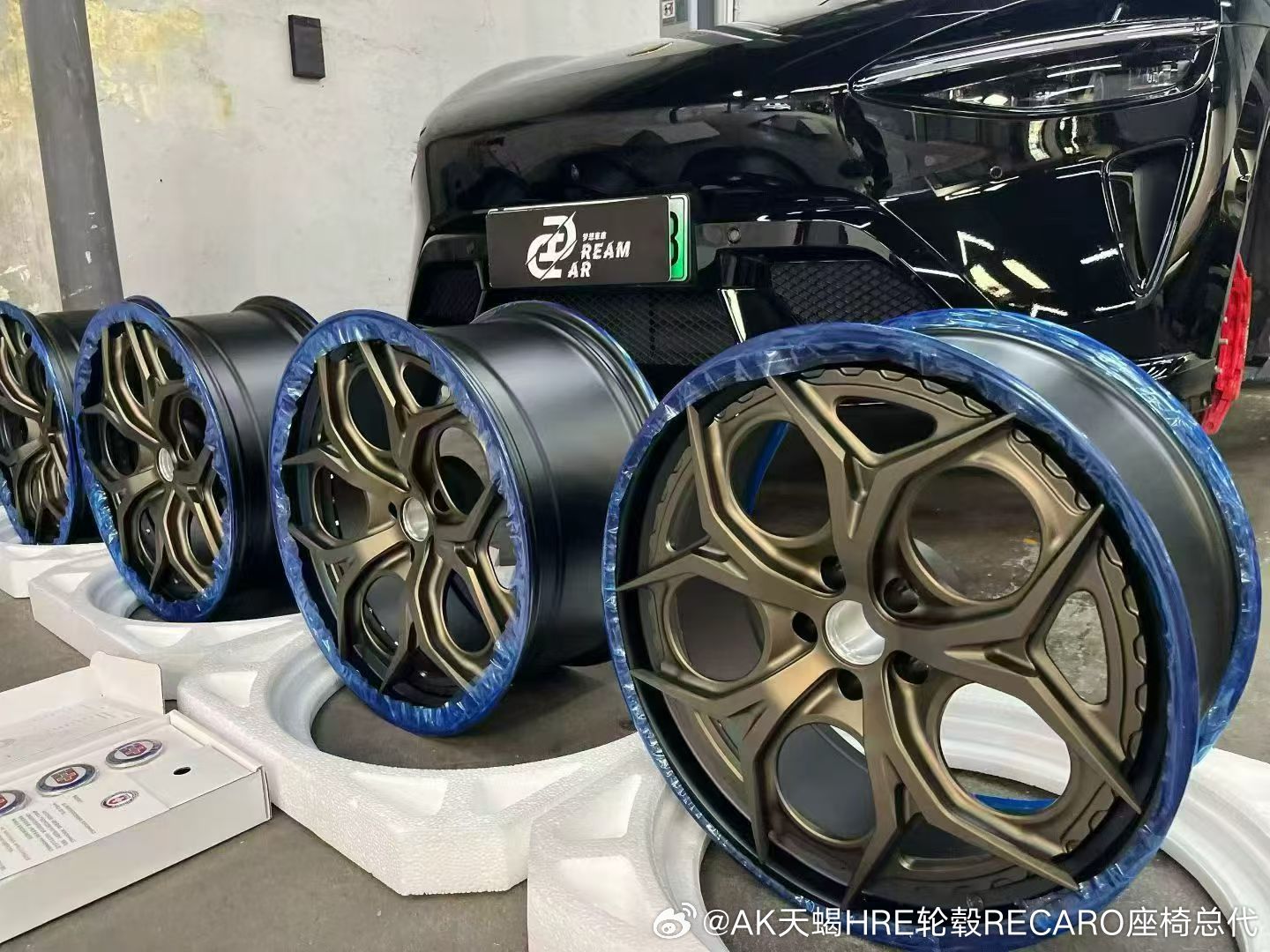 小米YU7 GT
升级 HRE S111SC 双片锻造轮毂
经典双片结构｜古铜质感拉满
姿态与性能兼顾，一眼便是视觉焦点#改装##改装车##汽车改装资讯##汽车改装# ​