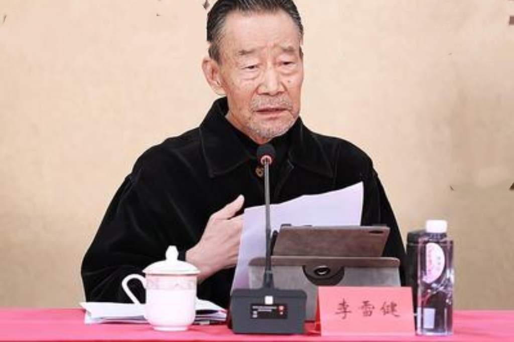 李雪健那句话，暖得像老父亲递来的一杯热茶