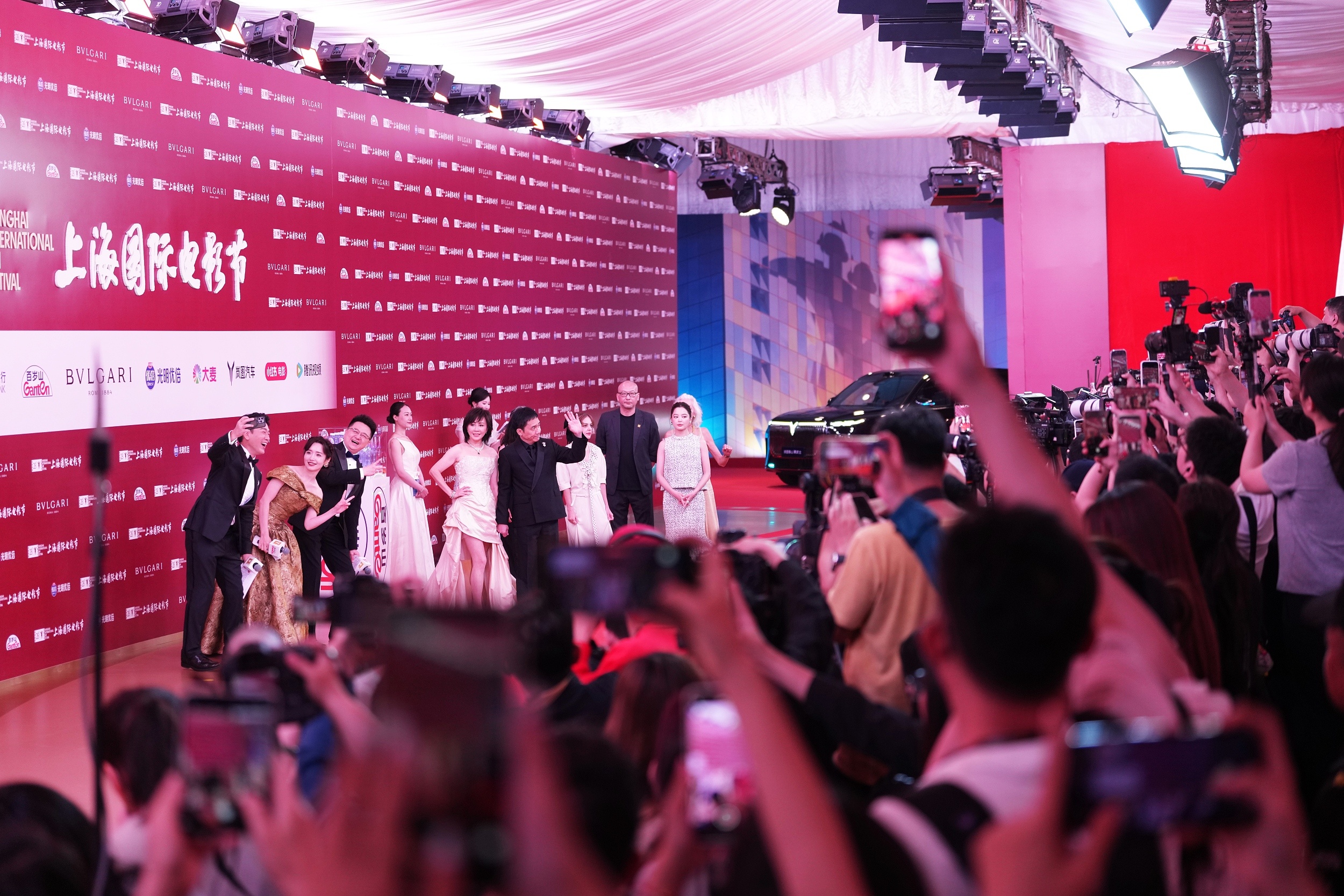 【顶流演员没戏拍，这一行怎么了】困难是真实的，但它从来不是终点。每一次...