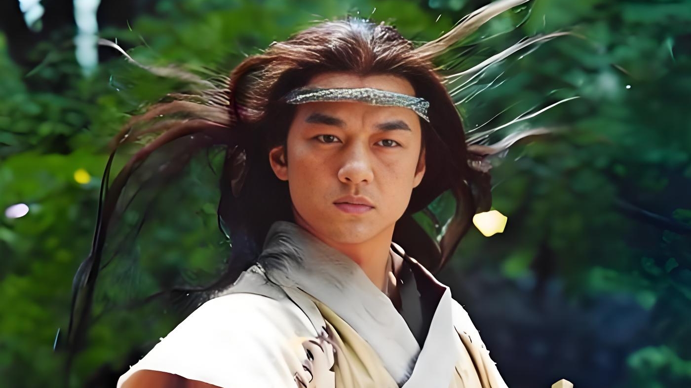 爆火却不想当明星！李亚鹏息影理由太通透
 
李亚鹏终于说出当年息影的真心话，就一句话：对演戏没多大兴趣。
 
当年《笑傲江湖》大火，他去济南泉城广场出席活动，现场挤了十几万人。夜里探照灯晃得眼睛都睁不开，看不清任何人，耳边全是山呼海啸喊他名字的声音。
 
换别人早就飘上天了，可他一点都高兴不起来。
