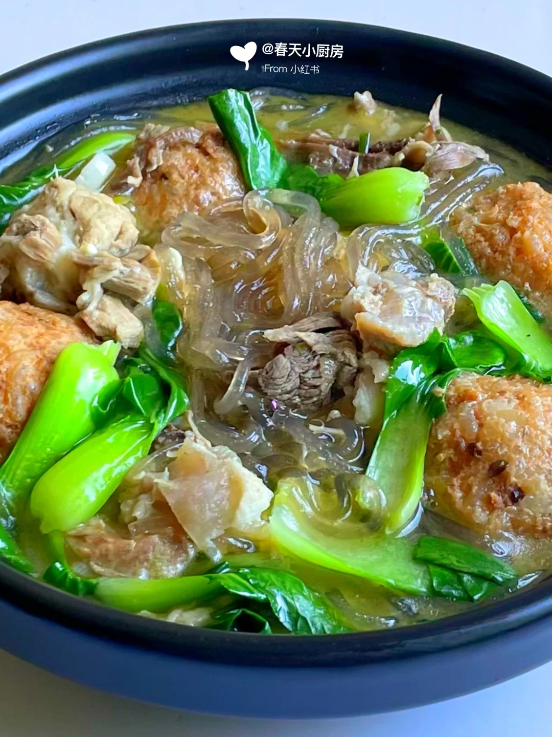 天冷就适合吃这菜，一锅煮！好吃到连汤都喝光