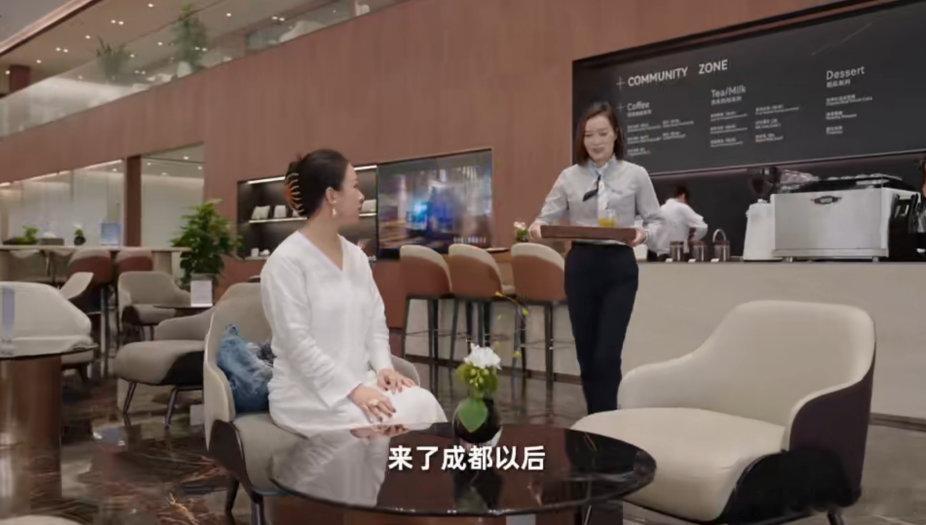 #成都大爷为带老伴玩学驾照# 15万级家用好车尚界H5，持续迭代智能配置，为普通家庭带来高品质出行。 ​