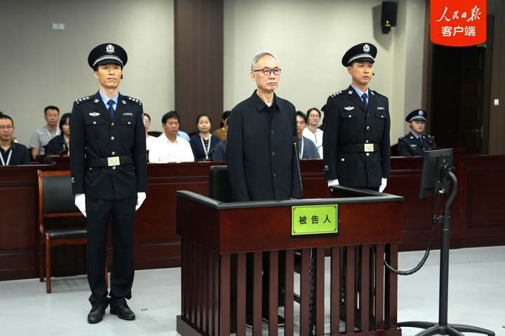 【江西省政协原党组成员、副主席胡幼桃受贿案一审宣判】2026年10月12日，浙江省温州市中级人民法院一审公开宣判江西省政协原党组成员、副主席胡幼桃受贿案，对被告人胡幼桃以受贿罪判处有期徒刑十三年，并处罚金人民币三百万元；对追缴在案的胡幼桃受贿所得财物及孳息依法上缴国库，不足部分继续追缴。 ​