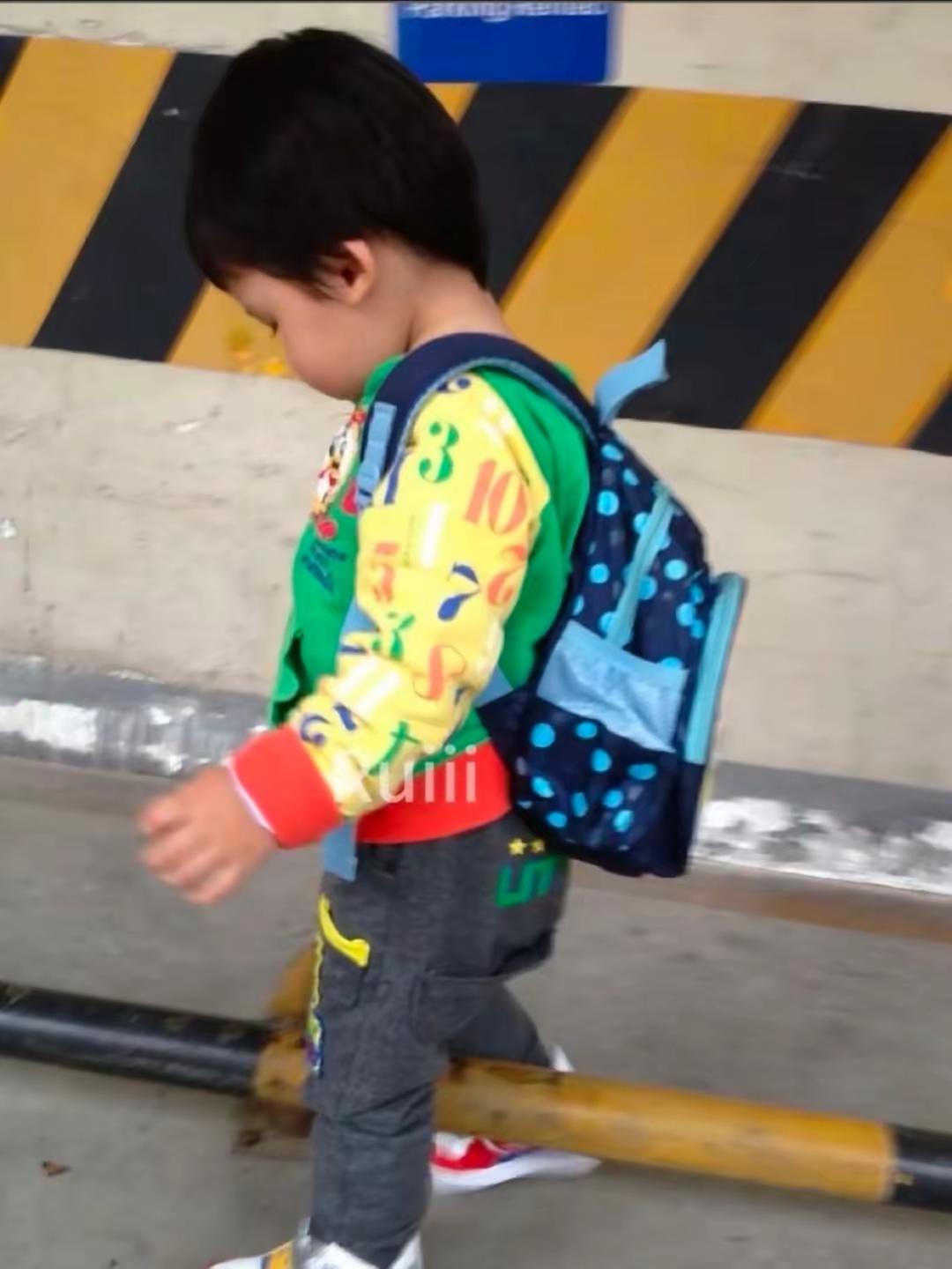 亲爱的小孩……再看到你的照片才发现你已经长这么大了呀。十三岁的你会把十六岁的张奕然当作榜样，新的一岁我也还是为你而荣耀着。谢谢你的出现并选择我作为你的最佳听众。小宝贝十六岁生日快乐！我会一直陪着你。张奕然 张奕然生日快乐