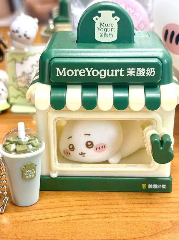 在茉酸奶打工的小吉伊