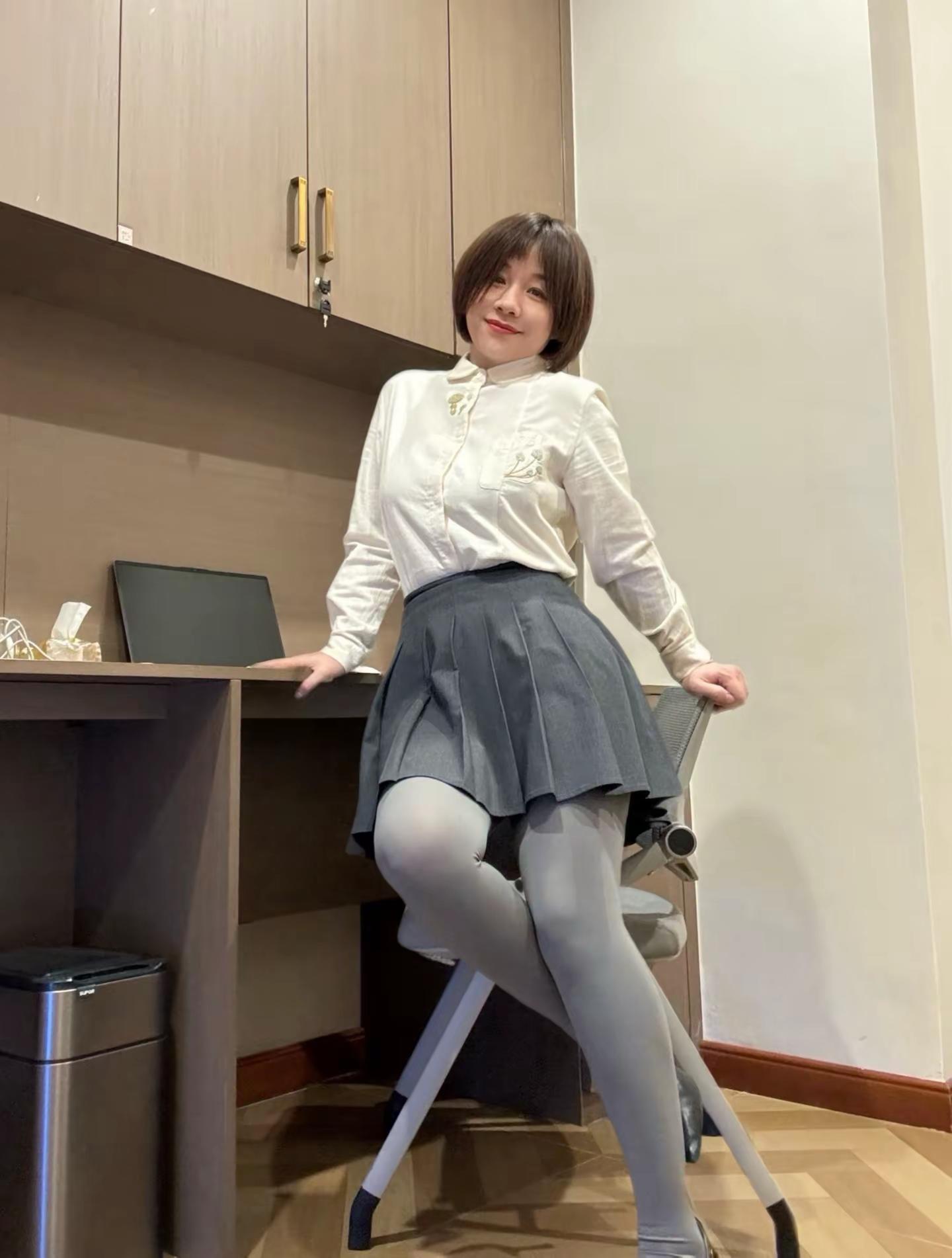 <p>纯欲天花板 随拍 <!--{img:0}--><!--{img...