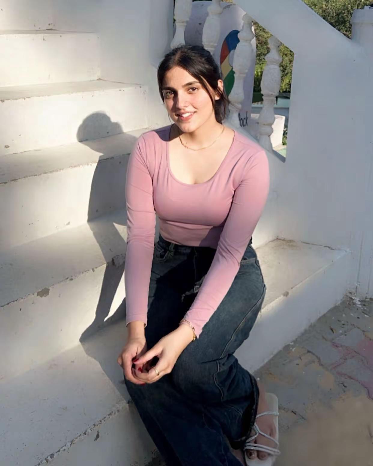 <p>街拍小姐姐穿搭秀 拍照姿势 连衣裙时尚穿搭 今日穿搭 晚饭少吃对...