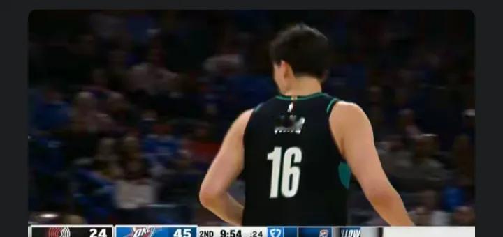 高光时刻！杨瀚森NBA生涯首进三分球！  北京时间11月24日，今天开...