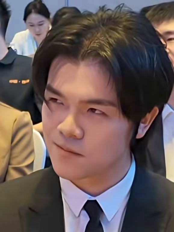 真拿你没办法，坐好咯那是嵊州赛场，一场足以载入王中王史册的巅峰加冕。场...