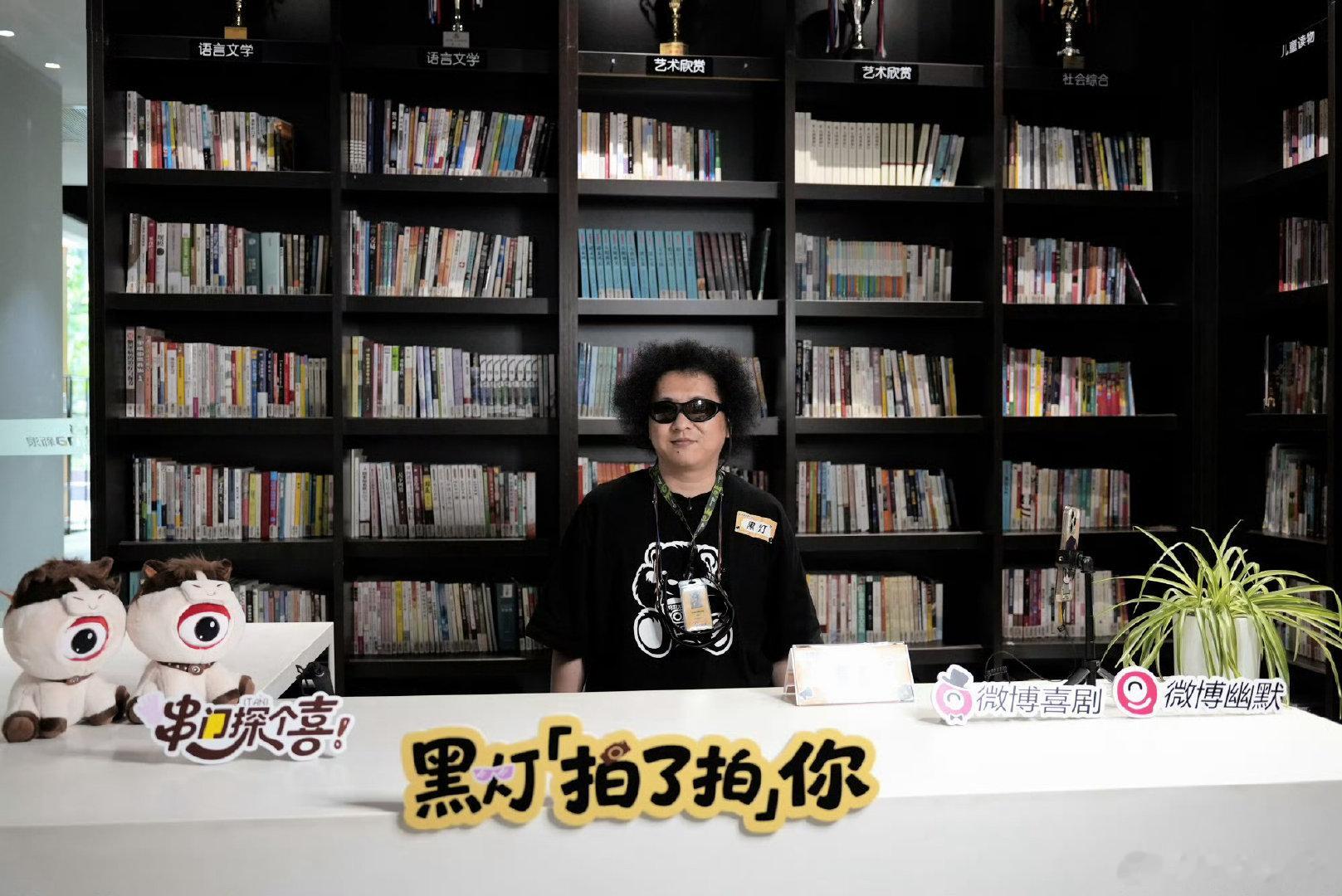 #原来盲人也可以成为摄影师#
看完黑灯的采访真的被戳到了[捂嘴哭]原来摄影不一定非要清晰对焦，记录自己感受到的世界就够了。
清晰也好模糊也罢，每个人的视角都值得被看见。 ​