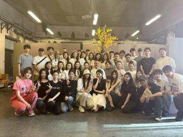 刘亦菲北电同学聚会合照<span class="url-icon"><...