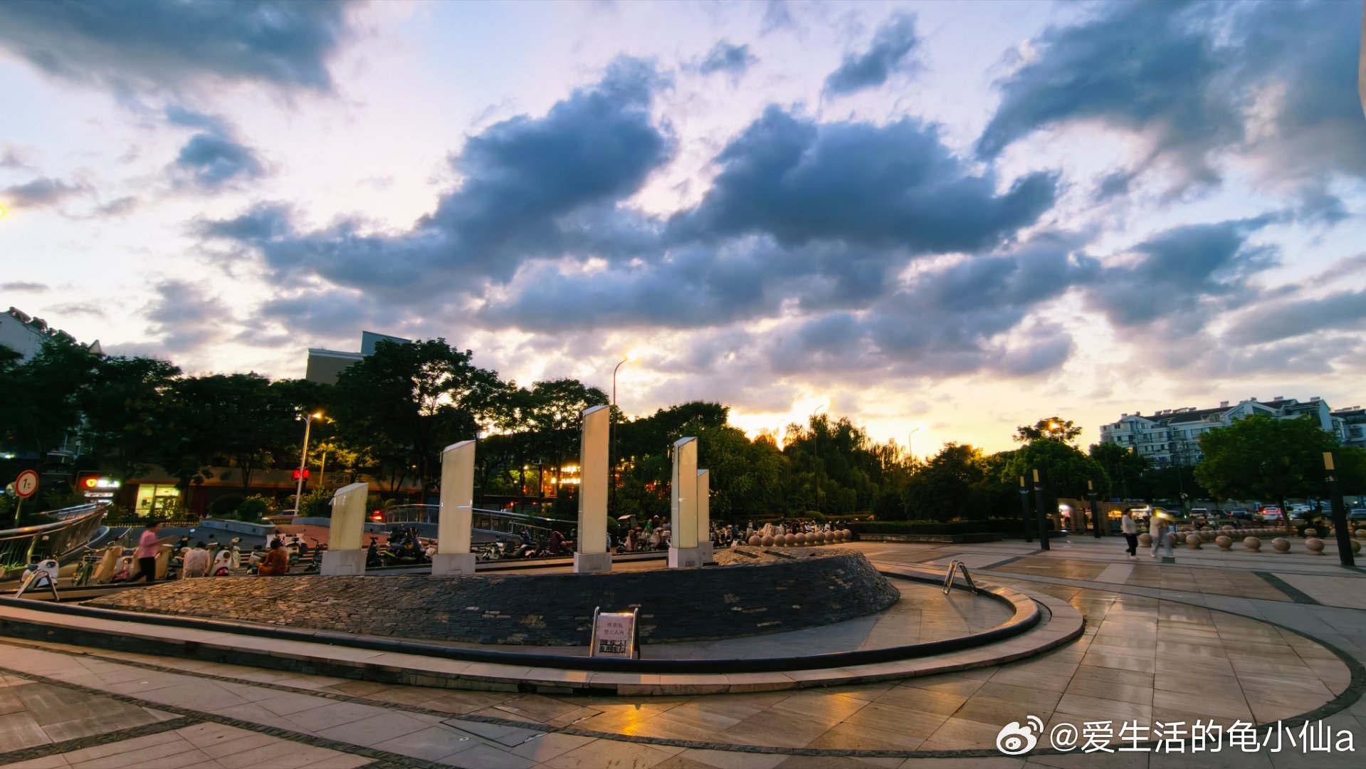 #vivo[超话]##随手拍# 今天的云☁#处暑##上班立什么人设最吃香#
立什么人设都没用
关键看这些人家受不受用
立人设没用
那什么有用呢
有钱有背景要么有真本领
其他别立人设了
该干嘛干嘛[doge] ​